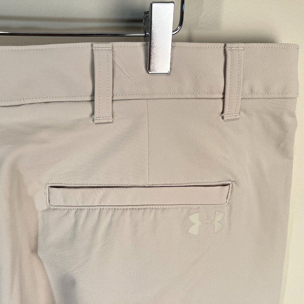 ⛳ Under Armour Men’s Golf Shorts 40 Ivory Flat Front 10” Inseam Performance 🏌️